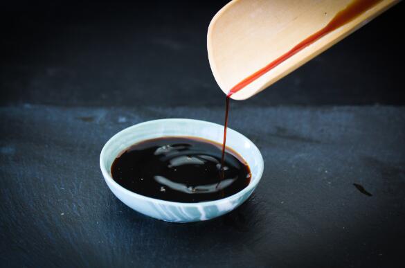 保質迷霧 深度解讀醬油過期一載的食用禁區 為什么過了一年的醬油最好別吃？
